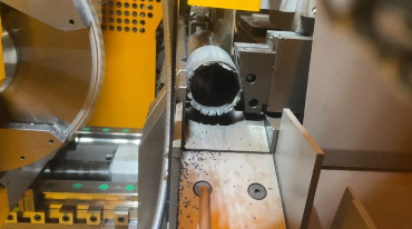 料尾专机锯切空心管