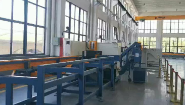 自动化车间的锻造线